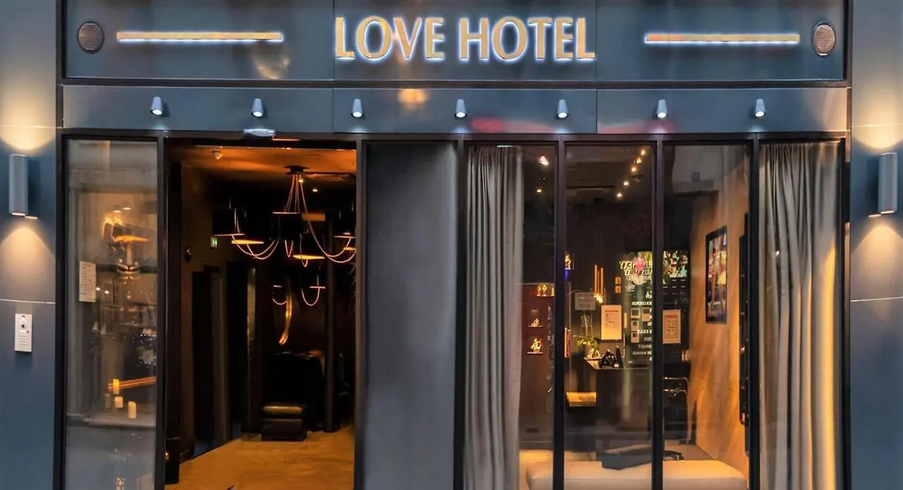 Avec Nuit Insolite Au Dandy Et Jacuzzi Privatise (adults Only) * Parigi