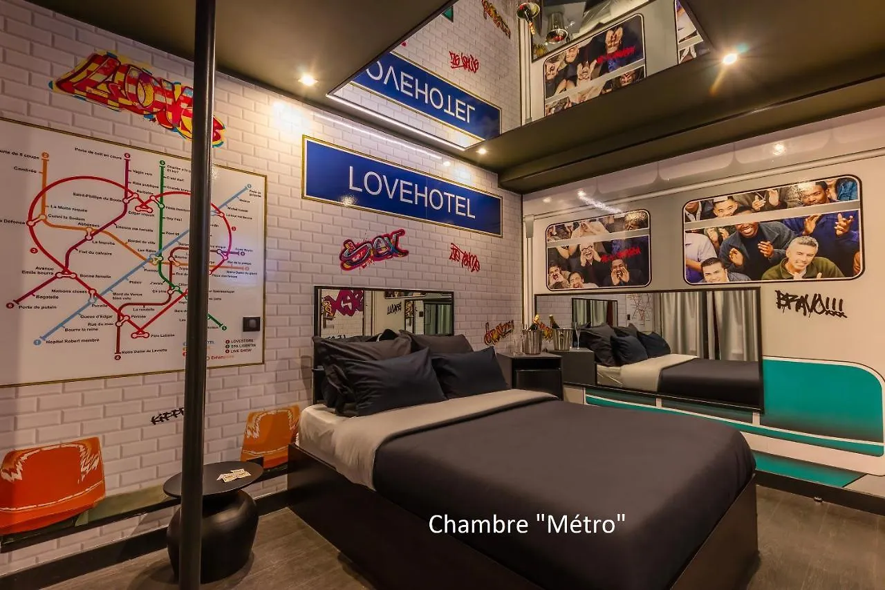 Avec Nuit Insolite Au Dandy Et Jacuzzi Privatise (adults Only) París