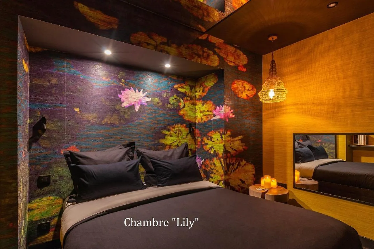 Avec Nuit Insolite Au Dandy Et Jacuzzi Privatise (adults Only) Parigi