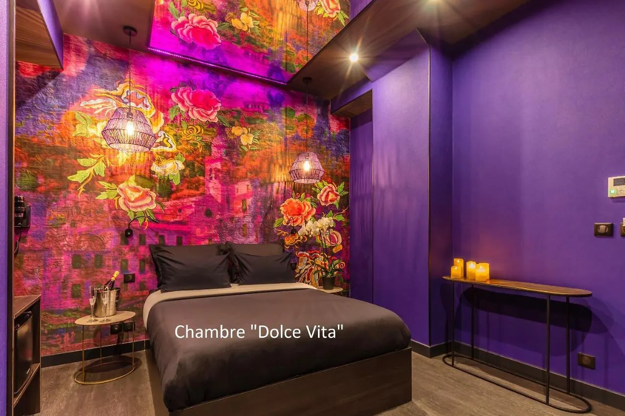 Avec Nuit Insolite Au Dandy Et Jacuzzi Privatise (adults Only) Love hotel Parigi