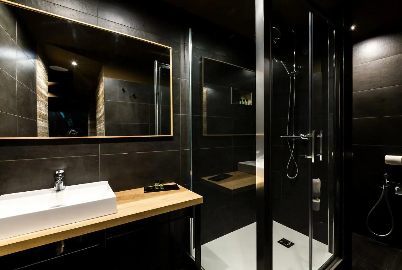 Love hotel Avec Nuit Insolite Au Dandy Et Jacuzzi Privatise (adults Only) Parigi