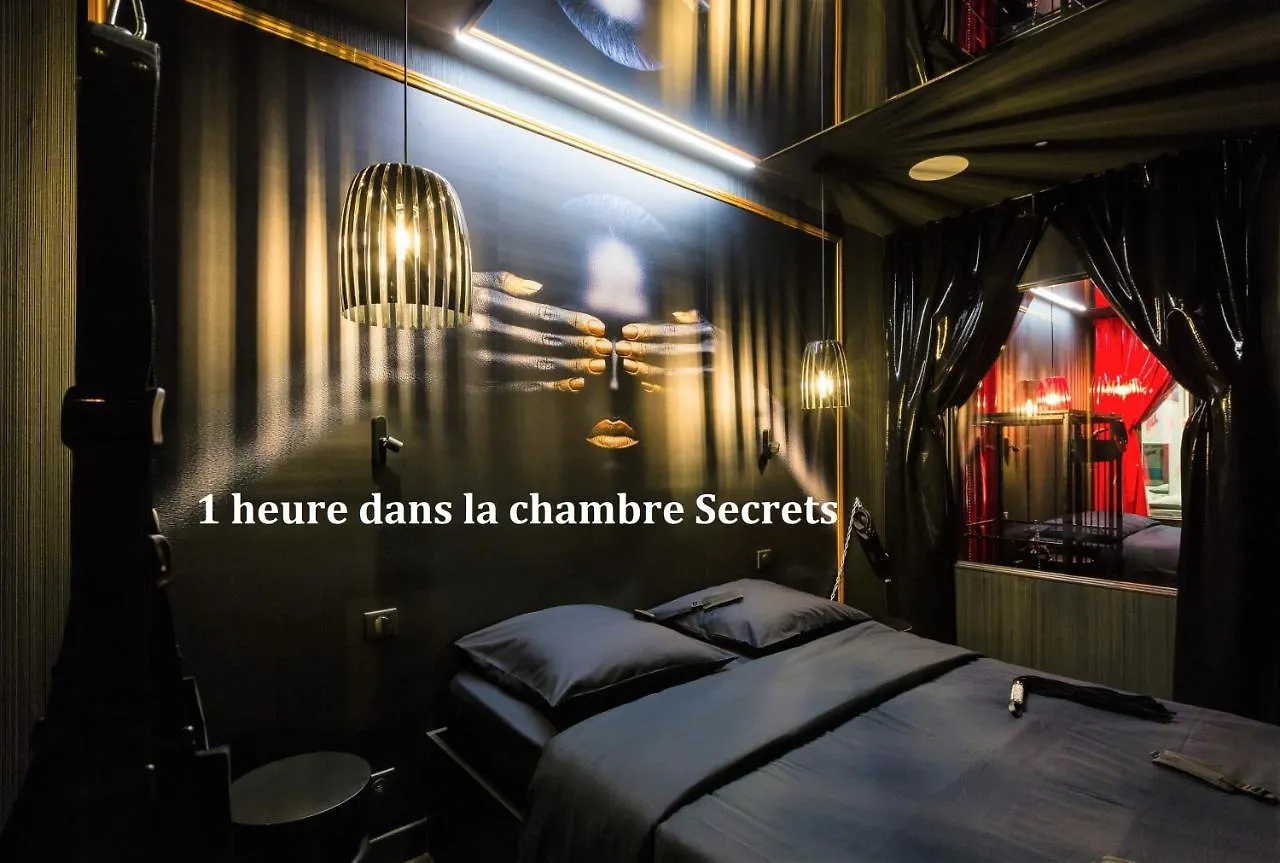 Отель для свиданий Avec Nuit Insolite Au Dandy Et Jacuzzi Privatise (adults Only) Париж